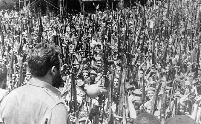 Durante el sepelio a los caídos en los bombardeos a los aeropuertos de Santiago de Cuba y San Antonio de los Baños, proclamó ante el mundo el carácter socialista de la Revolución Cubana
