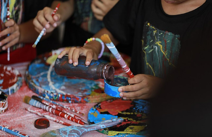 Los niños pintan a Fidel