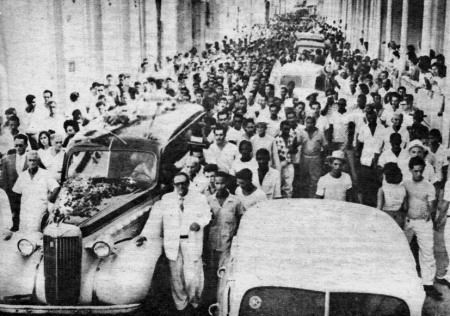 El pueblo santiaguero acompañó el féretro de Frank País y Raúl Pujol el 31 de julio de 1957.