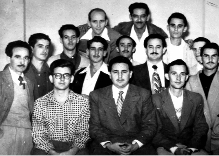 Al centro Fidel y Abel