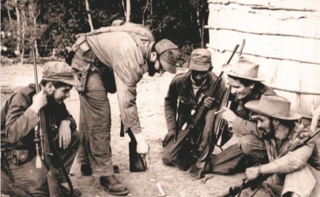 De izquierda a derecha Che Guevara, Fidel Castro, Calixto García, Ramiro Valdés.