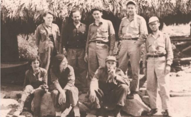 En el Naranjo, 1958, con miembros del Movimiento 26 de Julio, entre ellos Haydée Santamaría, René Ramos Latour, Marcelo Fernández, Faustino Pérez, Celia Sánchez y Vilma Espín, quienes participaron en.