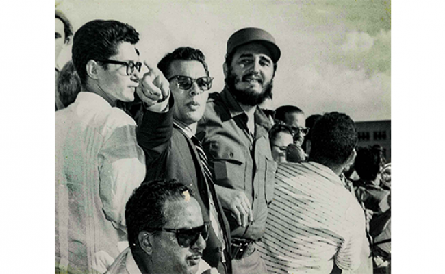 Fidel en una concentración en la Biblioteca Nacional con motivo del aniversario del asalto al Cuartel Moncada, donde reasume por el reclamo del pueblo, sus funciones como Primer Ministro