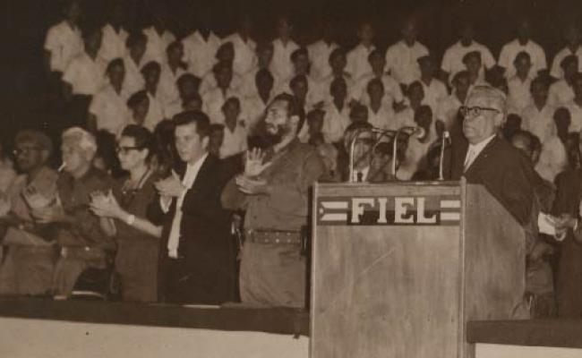 Clausura encuentro con intelectuales cubanos en la Biblioteca Nacional José Martí donde pronunció un discurso que trascendió con el nombre de Palabras a los intelectuales