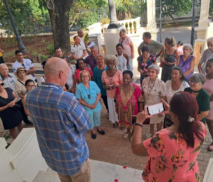 Federadas condecoradas de visita en el Centro Fidel Castro Ruz 