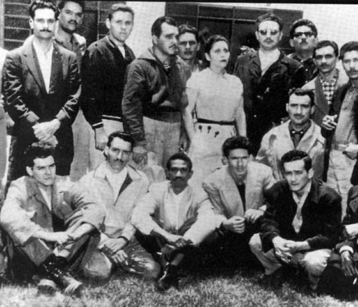 Fidel Castro y un grupo de revolucionarios en el exilio en México.