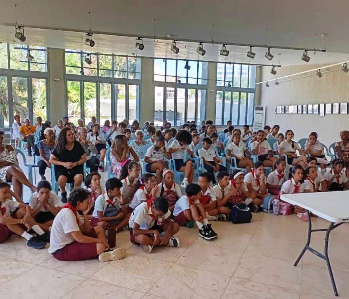 Niños en la presentación del libro vuelo 455